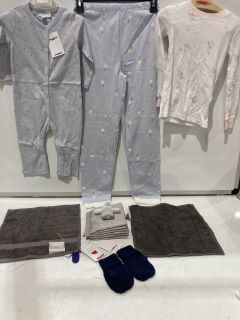 A QTY OF ASSORTED WHITE COMPANY CLOTHING TO INCLUDE ROSEBUD FLORAL PYJAMAS BLUE 1 1/2-2 YEARS TOTAL RRP £367