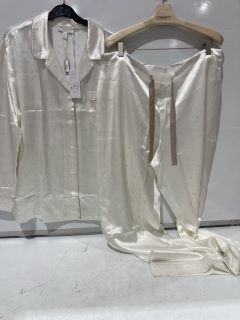 QTY OF ASSORTED WHITE COMPANY CLOTHING TO INCLUDE SILK PETAL DOT PJ SET XL TOTAL RRP £685