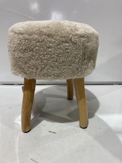 THE WHITE COMPANY CURLY SHEEPSKIN STOOL OATMEAL ONE SIZE RRP £295