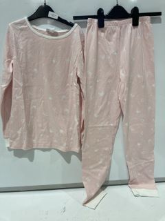 QTY OF ASSORTED WHITE COMPANY CLOTHING TO INCLUDE EMBROIDERED FLAMINGO SHORTIE PYJAMA 7-8 YEARS WHITE TOTAL RRP £149