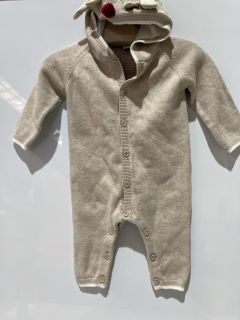 A QTY OF ASSORTED WHITE COMPANY CLOTHING TO INCLUDE ELEPHANT PRINT PYJAMA 1 1/2 - 2 YEARS WHITE/PINK TOTAL RRP £95