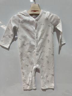 A QTY OF ASSORTED WHITE COMPANY CLOTHING TO INCLUDE STAR STRIPE PYJAMA 1 1/2 - 2 YEARS WHITE/PINK TOTAL RRP £148