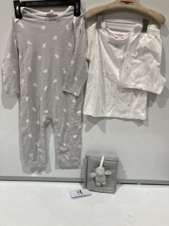 A QTY OF ASSORTED WHITE COMPANY CLOTHING TO INCLUDE WILD STRAWBERRY PRINT PYJAMA 7-8 YEARS PINK TOTAL RRP £101