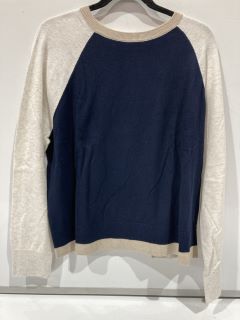 A QTY OF ASSORTED WHITE COMPANY CLOTHING TO INCLUDE COTTON V NECK LONGLINE SWEATER EXTRA LARGE DOVE TOTAL RRP £292