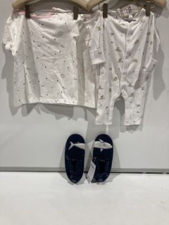 A QTY OF ASSORTED WHITE COMPANY CLOTHING TO INCLUDE BEAR PRINT SLEEPSUIT 0-3 MONTHS WHITE TOTAL RRP £155