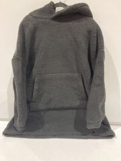 A QTY OF ASSORTED WHITE COMPANY CLOTHING TO INCLUDE SNUGGLE BLANKET HOODIE ONE SIZE BLACK TOTAL RRP £140