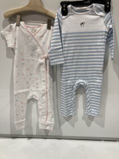 A QTY OF ASSORTED WHITE COMPANY CLOTHING TO INCLUDE 2 PACK BOYS SLEEPSUITS 9-12 MONTHS WHITE TOTAL RRP £289