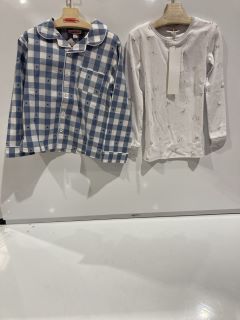 A QTY OF ASSORTED WHITE COMPANY CLOTHING TO INCLUDE TOWELLING ROBE 7-8 YEARS BLUE TOTAL RRP £312