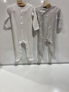 A QTY OF ASSORTED WHITE COMPANY CLOTHING TO INCLUDE STRIPE COTTON CASHMERE BABY BLANKET WHITE/PINK TOTAL RRP £378