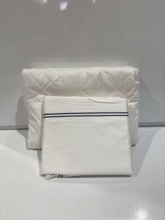 A QTY OF ASSORTED WHITE COMPANY CLOTHING TO INCLUDE SYMONS DUVET COVER KING WHITE/MIDNIGHT TOTAL RRP £355