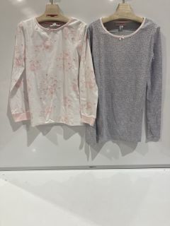 A QTY OF ASSORTED WHITE COMPANY CLOTHING TO INCLUDE ELOISE FLORAL DRESS 4-5 YEARS WHITE TOTAL RRP £300