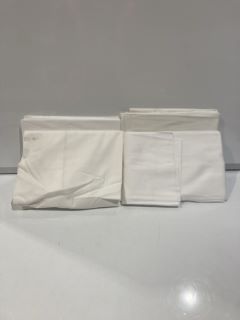 A QTY OF ASSORTED WHITE COMPANY CLOTHING TO INCLUDE ALBA OXFORD PILLOWCASE SUPERKING IVORY TOTAL RRP £442