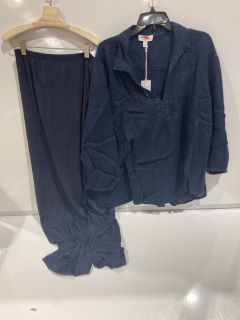 A QTY OF ASSORTED WHITE COMPANY CLOTHING TO INCLUDE PRINTED PLEATED MIDI DRESS SIZE 18 NAVY TOTAL RRP £507