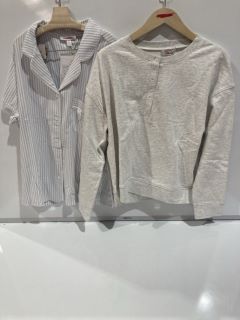 A QTY OF ASSORTED WHITE COMPANY CLOTHING TO INCLUDE COLLARED LOUNGE SWEATER WITH CASHMERE EXTRA LARGE CLOUD MARL TOTAL RRP £244