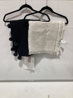 A QTY OF THE WHITE COMPANY CLOTHES TO INCLUDE LINEN COTTON FINE STRIPE SEQUIN SCARF ONE SIZE WHITE/GREY TOTAL RRP £216