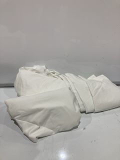 A QTY OF ASSORTED WHITE COMPANY BEDDING - WHITE TOTAL RRP £160