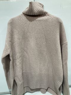 A QTY OF THE WHITE COMPANY ITEMS TO INCLUDE ORGANIC COTTON LOOPBACK SWEATSHIRT - WHITE - XS - TOTAL RRP £548