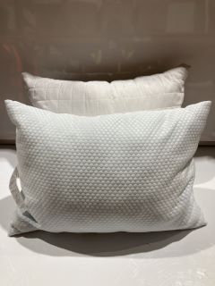 QTY OF ASSORTED PILLOWS TO INCLUDE MEMORY FOAM BED PILLOWS WHITE