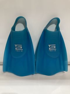 HYDRO TECH 2 FIN ICE BLUE SIZE X S 4-5 RRP £69.95