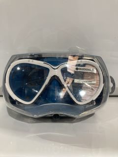 QTY OF ITEMS TO INCLUDE ATOMIC AQUATICS SUBFRAME MASK - BLACK & BLUE (04-0131-00) TOTAL RRP £170