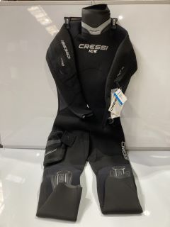 BOX OF ASSORTED ITEMS INCLUDING CRESSI ICE LADY 7MM SIZE XL/5 RRP £300