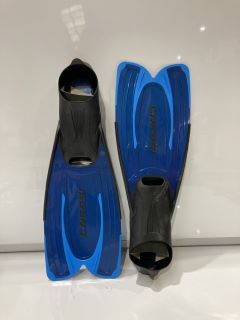 QTY OF PINE AQUA FINS BLUE SIZE 2.5