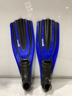 QTY OF FROG PLUS SIZE FLIPPERS 10/12