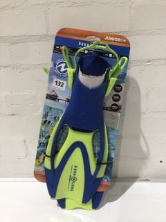 PAIR OF AQUA LUNG JUNIOR FLIPPERS AGES 6+