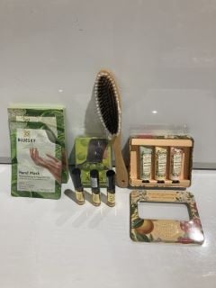 QTY OF ITEMS INCLUDING PANIER DES SENS EN PROVENCE HAND SET COLLECTION