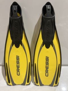 CRESSI ADULT SCUBA DIVING OPEN HEEL FINS WITH BUNGEE STRAP COLOUR YELLOW/SILVER TOTAL RPR £104