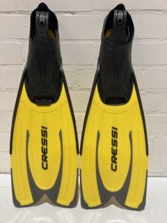 CRESSI ADULT SCUBA DIVING OPEN HEEL FINS WITH BUNGEE STRAP COLOUR YELLOW/SILVER TOTAL RPR £104