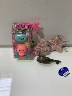 QTY OF ASSORTED ITEMS TO INCLUDE FLUFFIE STUFFIEZ MINIS, MEPAL LUNCHBOX