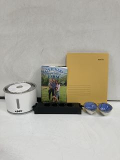 QTY OF ASSORTED ITEMS TO INCLUDE PET DRINKING FOUNTAIN 2.4L