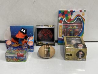 QTY OF ASSORTED ITEMS TO INCLUDE KIDS ART SET, BATMAN DESK CLOCK