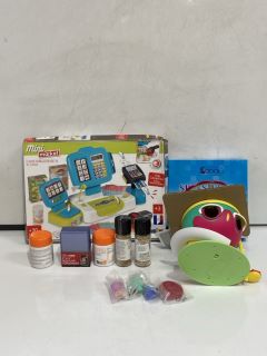 QTY OF ASSORTED ITEMS TO INCLUDE OUTDOOR SPLASH PADS, KIDS XL TOY CASH REGISTER