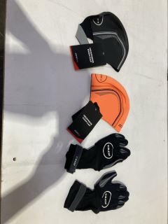 2 X ZONE3 NEOPRENE SWIM CAP MEDIUM, TO ALSO INCLUDE ZONE 3 NEOPRENE GLOVES XL