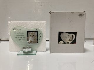 QTY OF ASSORTED ITEMS TO INCLUDE CAT ENGRAVED PHOTO FRAME, KIDS EATING A WATERMELON TOGETHER PORCELAIN FIGURINE