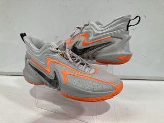 NIKE MEN'S COSMIC UNITY 2 TRAINERS GREY/ORANGE SIZE 14 RRP £100