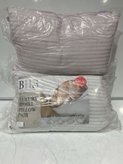 BRITISH HIGH STANDARD LUXURY HOTEL PILLOW PAIR TO INCLUDE SET OF 2 EXTRA SOFT PILLOWS