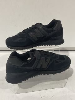 NEW BALANCE 574 CORE SUEDE TRAINERS BLACK SIZE 7.5 RRP £119