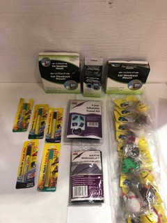 BOX OF ASSORTED CAR ITEMS INCLUDE TETROSYL COLOUR MATCH PAINT PEN & ROCKLAND MP3 PLAYER/SAT NAV HOLDER