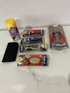 QTY OF ASSORTED ITEMS TO INCLUDE VARTA CLAMP TORCH LIGHT WITH BATTERIES & MAYPOLE LED MINI READING LIGHT