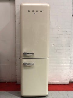 SMEG FAB32LCR5UK RETRO FROST FREE FRIDGE FREEZER (003329763) RRP £1899