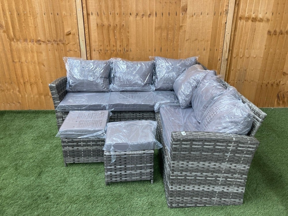 6 SEATER RATTAN GARDEN FURNITURE SET IN GREY WITH GREY CUSHIONS IN GREY TO INCLUDE 2 X STOOLS