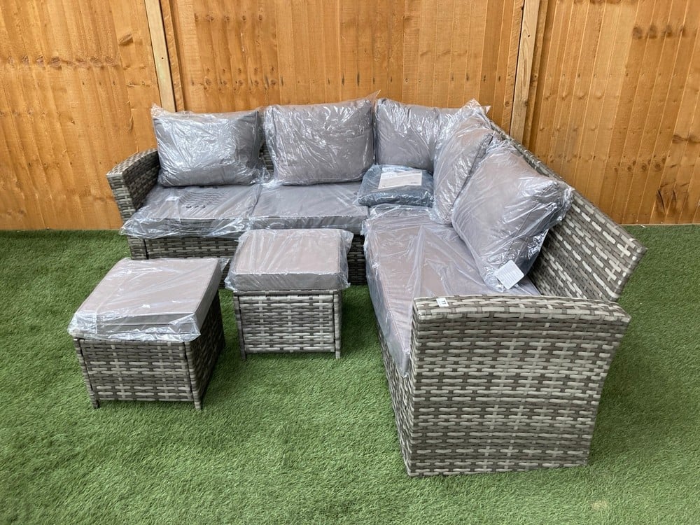 6 SEATER RATTAN GARDEN FURNITURE SET IN GREY WITH GREY CUSHIONS TO INCLUDE 2 X STOOLS