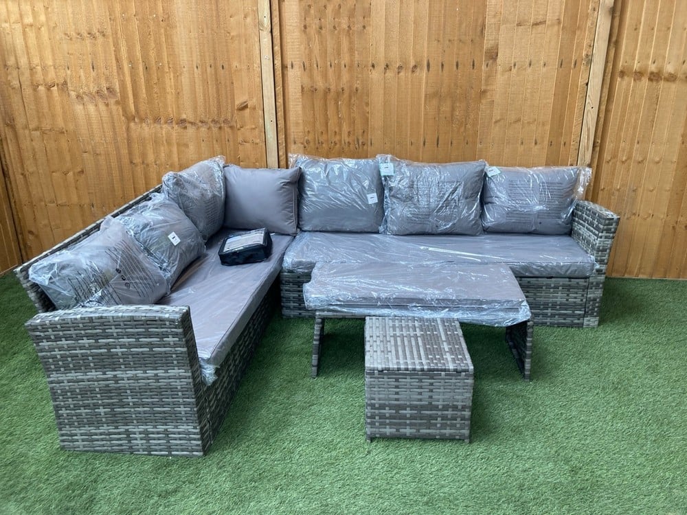 6 SEATER RATTAN GARDEN FURNITURE SET IN GREY WITH GREY CUSHIONS TO INCLUDE RECTANGULAR SIDE TABLE, 1 X SMALL STOOL AND FURNITURE COVER IN BLACK