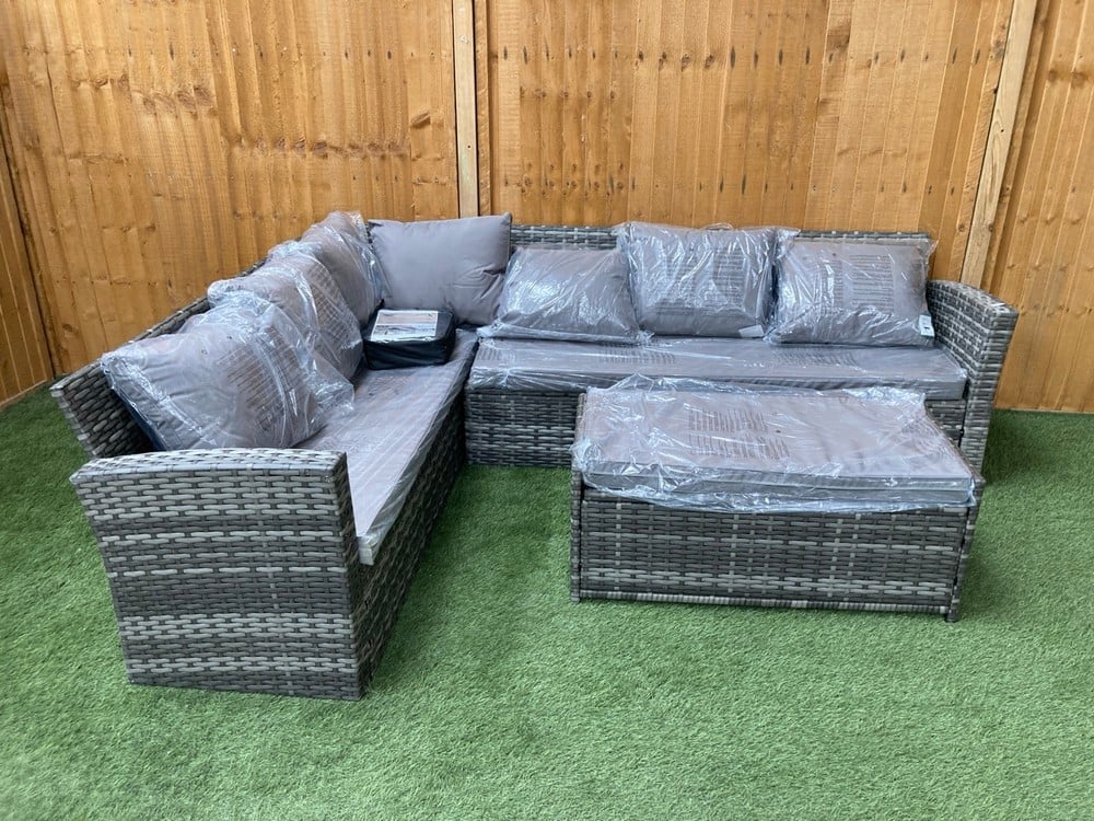 7 SEATER RATTAN GARDEN FURNITURE SET IN GREY WITH GREY CUSHIONS, STOAGE BENCH AND FURNITURE COVER IN BLACK