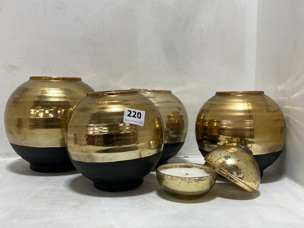 5 X ASSORTED ORNAMENTS TO INCLUDE SMALL GLITZ VASE IN BLACK / GOLD (COLLECTION ONLY)