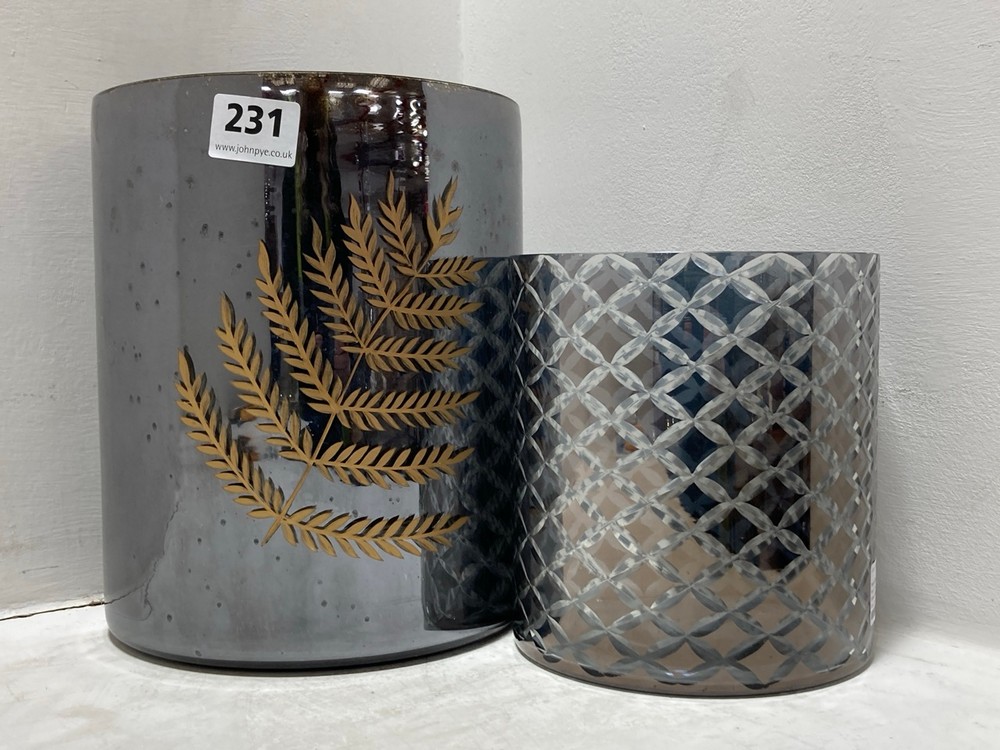 2 X ORNAMENT POTS TO INCLUDE LORNA HURRICANE IN GREY (COLLECTION ONLY)