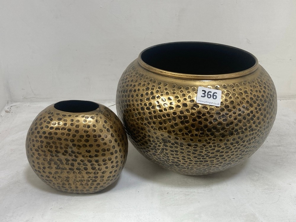 SHORT ROUND DECORATIONAL BOWL IN BRONZE / BLACK TO INCLUDE SMALL VASE IN BRONZE / BLACK(COLLECTION ONLY)